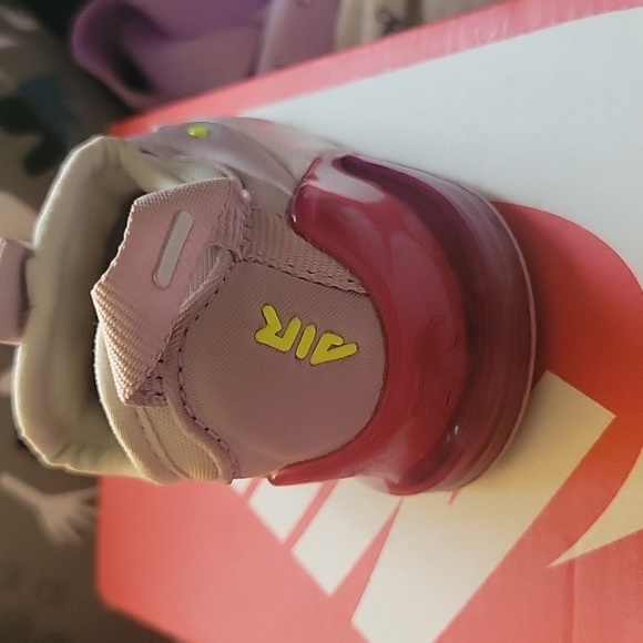 Nike Air Max 270 - Picture 4 of 4